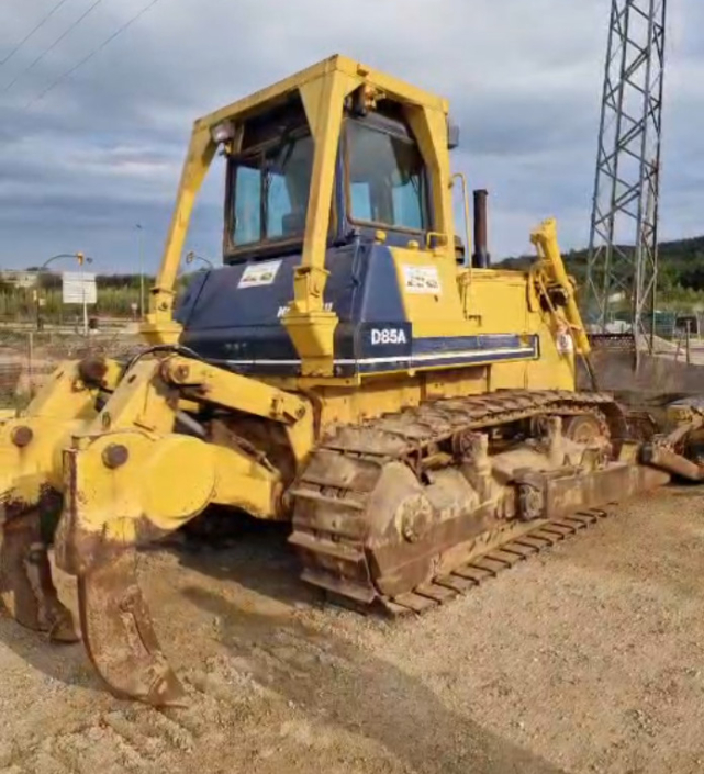 Bulldozer per rumpudes, recuperació de camps de cultiu / conreu i perimetres urbanitzacions.